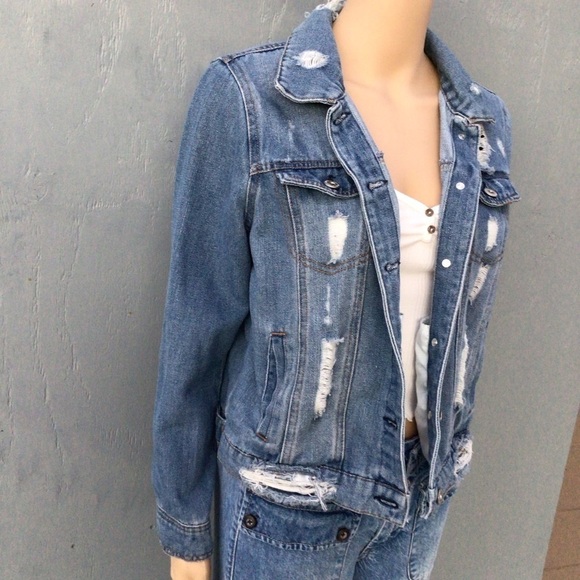 Women Distressed Denim light Blue Washed Jacket Size Medium/Large - Picture 2 of 5